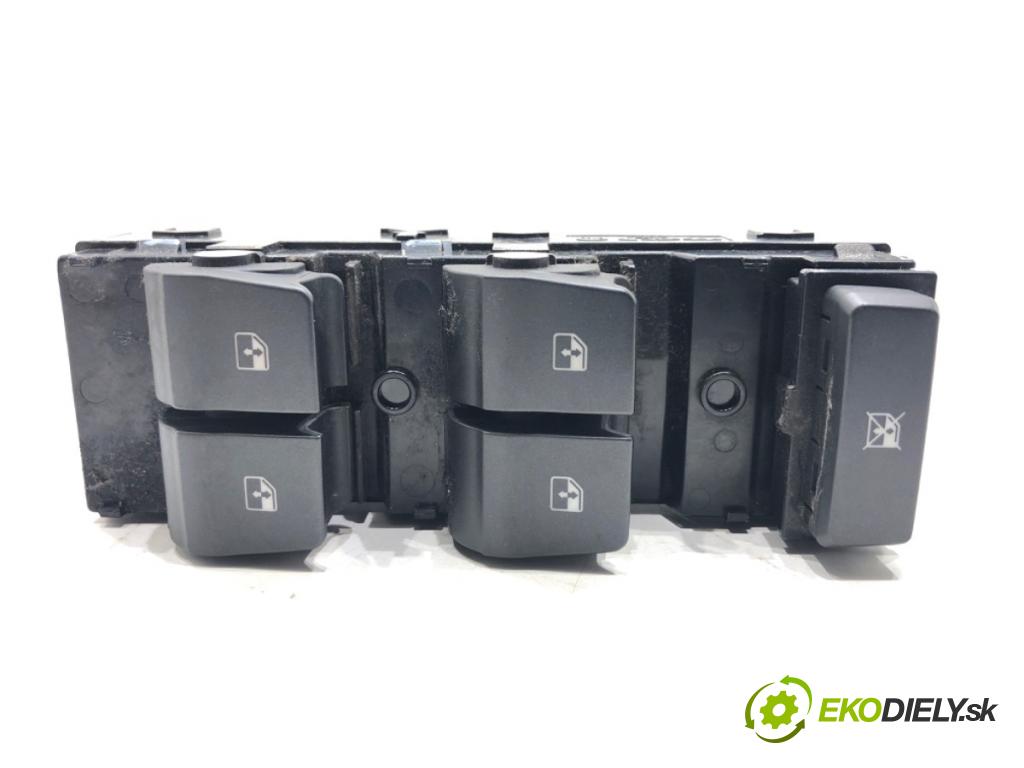 HYUNDAI i30 Kombi 2022 88 kW 1.0 T-GDI 998 Prepínač okien 93571G3030 (Prepínacie páčky pod volantom)