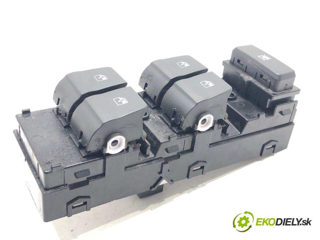 HYUNDAI i30 Kombi 2022 88 kW 1.0 T-GDI 998 Prepínač okien 93571G3030 (Prepínacie páčky pod volantom)