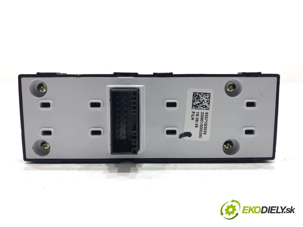 HYUNDAI i30 Kombi 2022 88 kW 1.0 T-GDI 998 Prepínač okien 93571G3030 (Prepínacie páčky pod volantom)