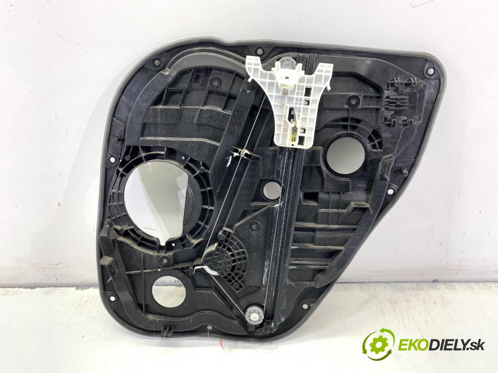 HYUNDAI i30 Kombi 2022 88 kW 1.0 T-GDI 998 mechanismus okna levý zadní část 93600-00100