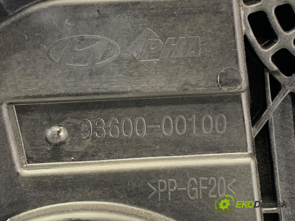 HYUNDAI i30 Kombi 2022 88 kW 1.0 T-GDI 998 mechanismus okna levý zadní část 93600-00100