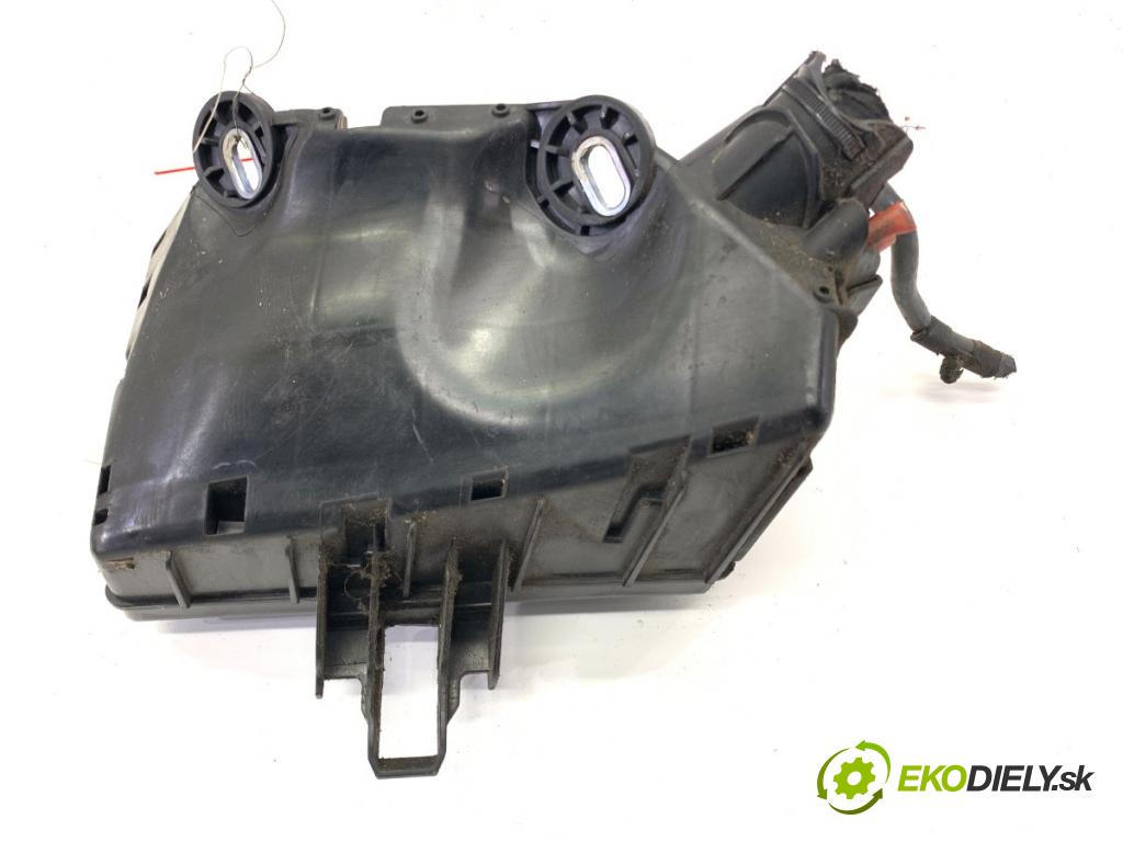 VW PASSAT B8 Kombi 2016 140 kW 2.0 TDI 1968 Skrinka poistková 5Q0907361B (Poistková skrinka)