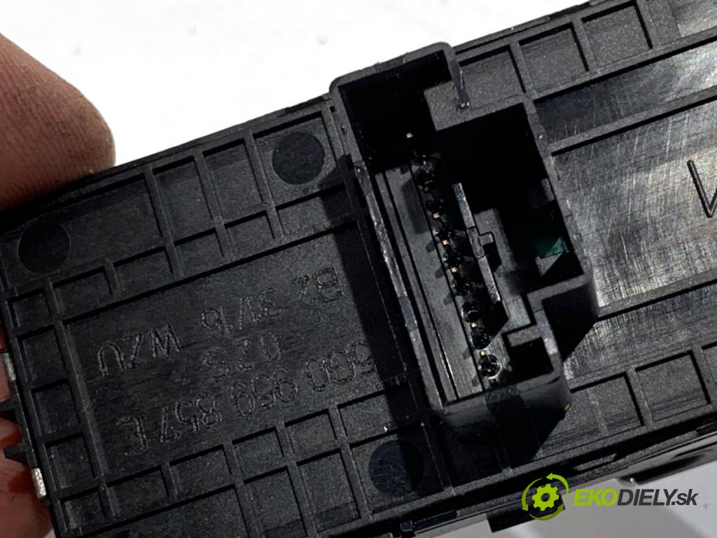 VW PASSAT B8 Kombi 2016 140 kW 2.0 TDI 1968 Prepínač okien 5G0959857E (Prepínacie páčky pod volantom)