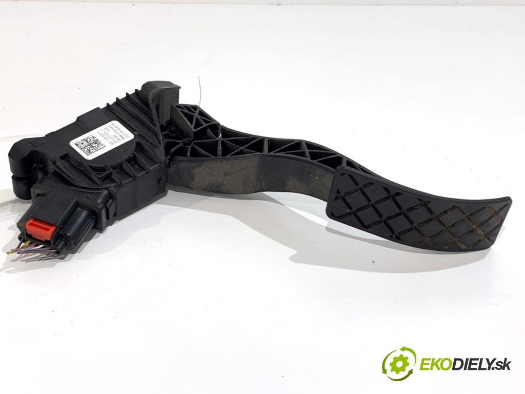 VW PASSAT B8 Kombi 2016 140 kW 2.0 TDI 1968 Potenciometer plynu 5Q1723503H (Potenciometer plynového pedálu)