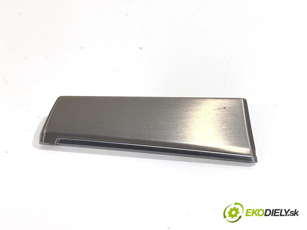 VW PASSAT B8 Kombi 2016 140 kW 2.0 TDI 1968 lišty kryt 3G1853262AJ (Lišta)