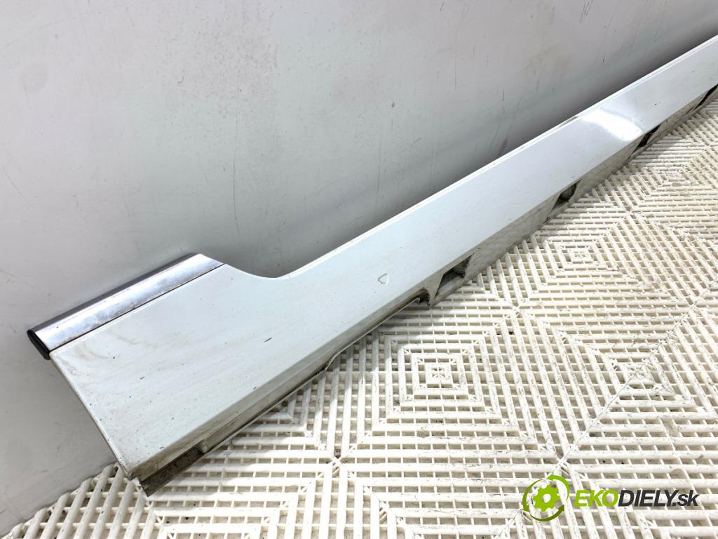 VW PASSAT B8 Kombi 2016 140 kW 2.0 TDI 1968 Lišta prahová pravy