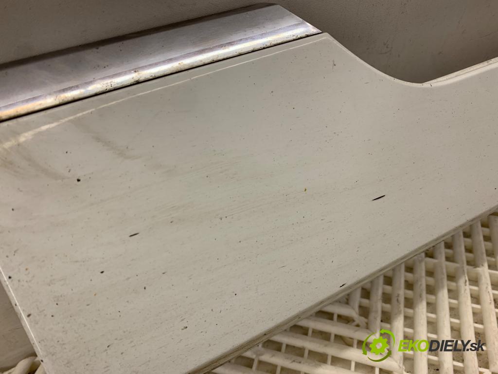 VW PASSAT B8 Kombi 2016 140 kW 2.0 TDI 1968 Lišta prahová pravy