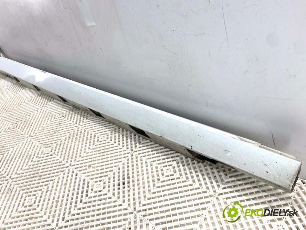 VW PASSAT B8 Kombi 2016 140 kW 2.0 TDI 1968 Lišta prahová pravy