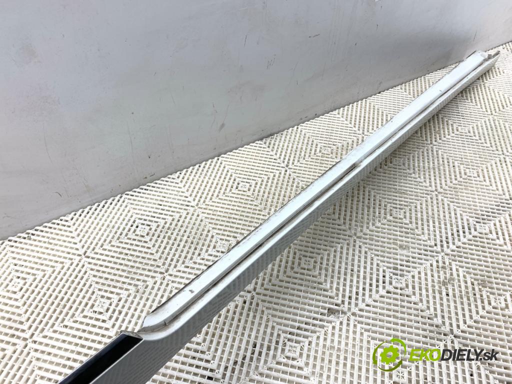 VW PASSAT B8 Kombi 2016 140 kW 2.0 TDI 1968 Lišta prahová pravy