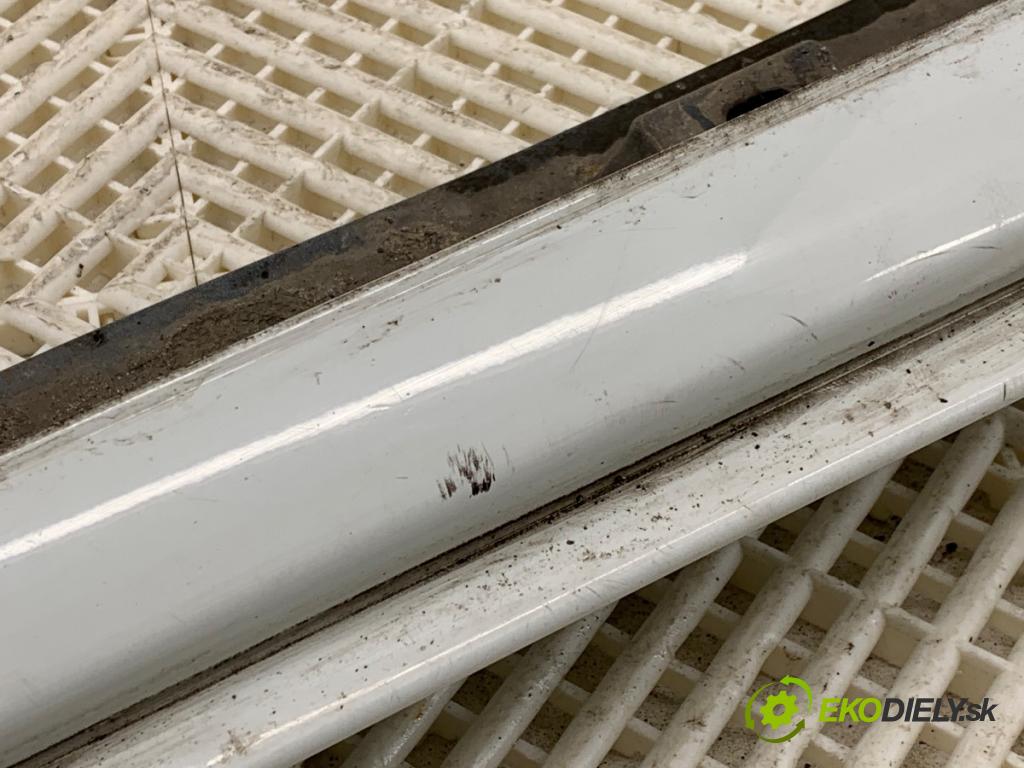 VW PASSAT B8 Kombi 2016 140 kW 2.0 TDI 1968 Lišta prahová pravy