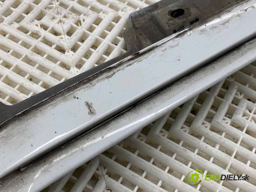 VW PASSAT B8 Kombi 2016 140 kW 2.0 TDI 1968 Lišta prahová pravy