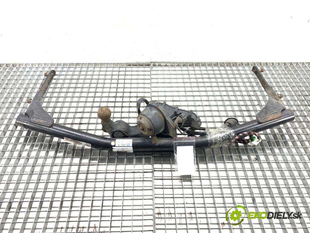 VW PASSAT B8 Kombi 2016 140 kW 2.0 TDI 1968 Hák tažné zařízení 3G9803881B (Tažné zařízení)