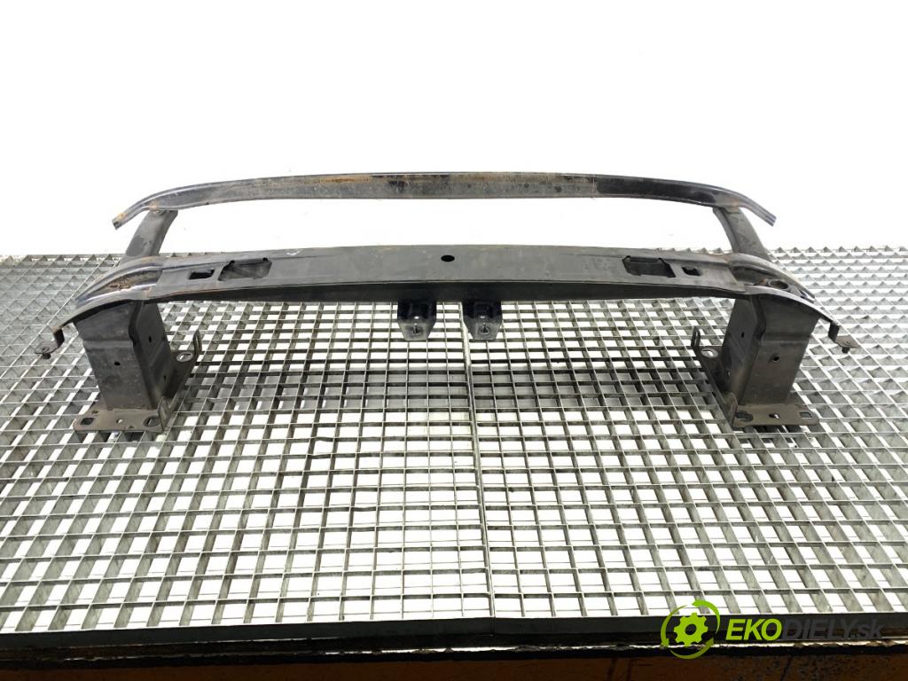 VW PASSAT B8 Kombi 2016 140 kW 2.0 TDI 1968 výztuha nárazníka přední část  (Přední výztuha)