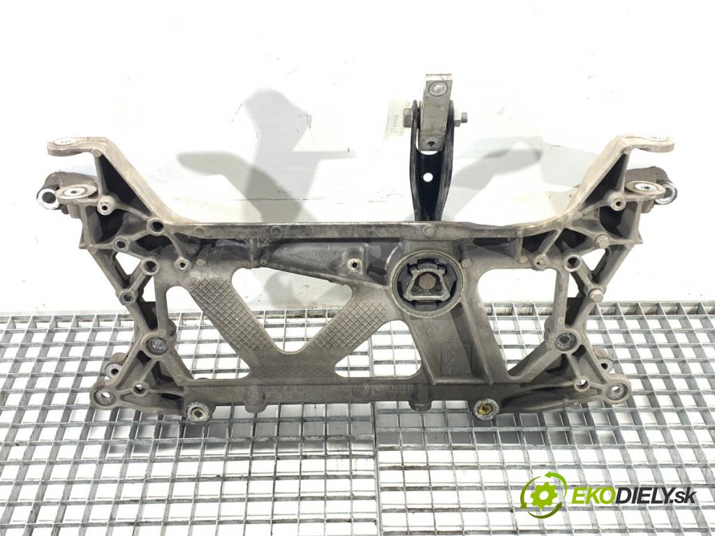 VW PASSAT B8 Kombi 2016 140 kW 2.0 TDI 1968 výztuha pod motor  (Přední výztuha)