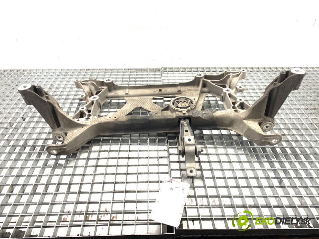 VW PASSAT B8 Kombi 2016 140 kW 2.0 TDI 1968 Výstuha pod Motor  (Výstuha predná)