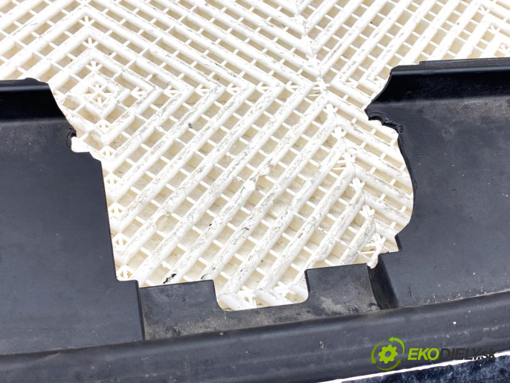 VW PASSAT B8 Kombi 2016 140 kW 2.0 TDI 1968 mřížka maska 3G0853653 (Přední mřížka (maska chladiče))