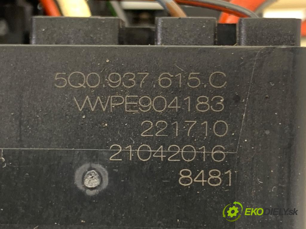 VW PASSAT B8 Kombi 2016 140 kW 2.0 TDI 1968 skříňka poistková 5Q0937615C (Pojistková skříňka)