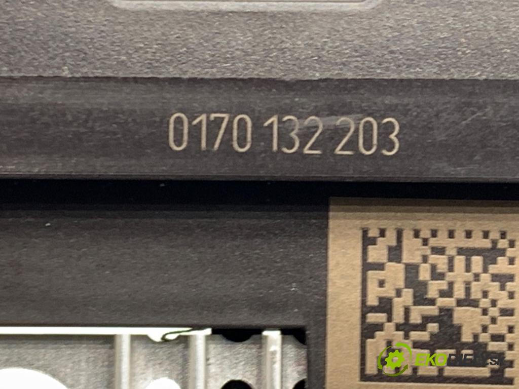 VW PASSAT B8 Kombi 2016 140 kW 2.0 TDI 1968 topné těleso radiátor topení elektrická 5Q0963235C (Radiátor topení)