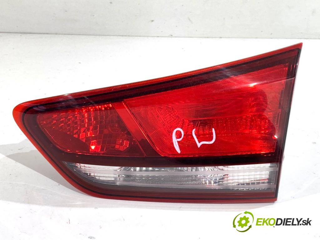 HYUNDAI i30 Kombi 2022 88 kW 1.0 T-GDI 998 Svetlo zad pravá vnútorná 92404G4200 (Kľučka dverí ostatné)