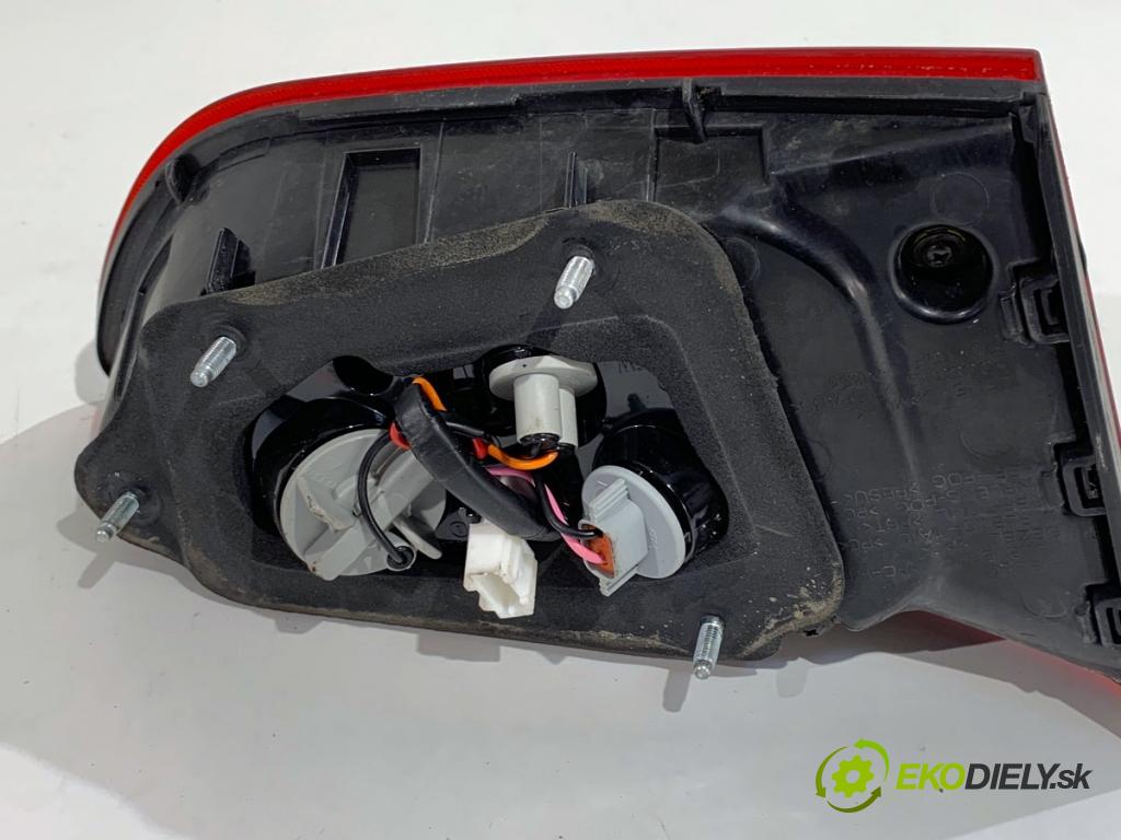 HYUNDAI i30 Kombi 2022 88 kW 1.0 T-GDI 998 Svetlo zad pravá vnútorná 92404G4200 (Kľučka dverí ostatné)