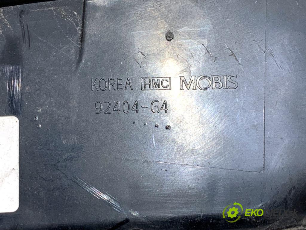 HYUNDAI i30 Kombi 2022 88 kW 1.0 T-GDI 998 Svetlo zad pravá vnútorná 92404G4200 (Kľučka dverí ostatné)