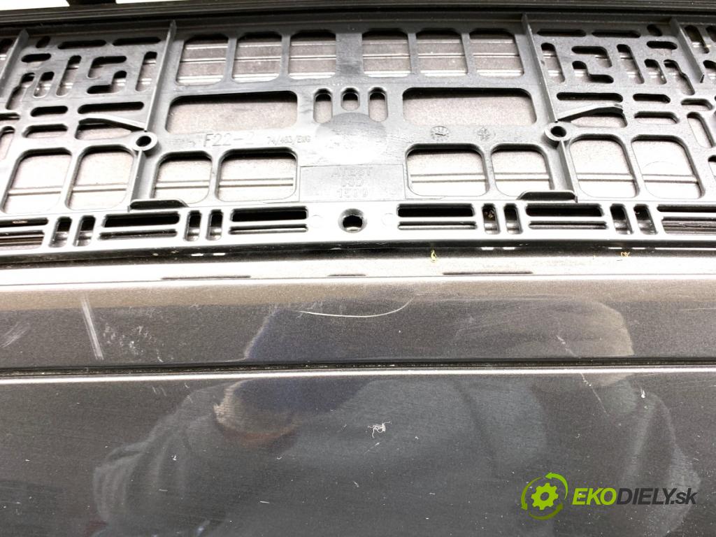 VW PHAETON sedan 2014 176 kW 3.0 V6 TDI 4motion 2967 nárazník zadní část  (Klika dveří ostatní)