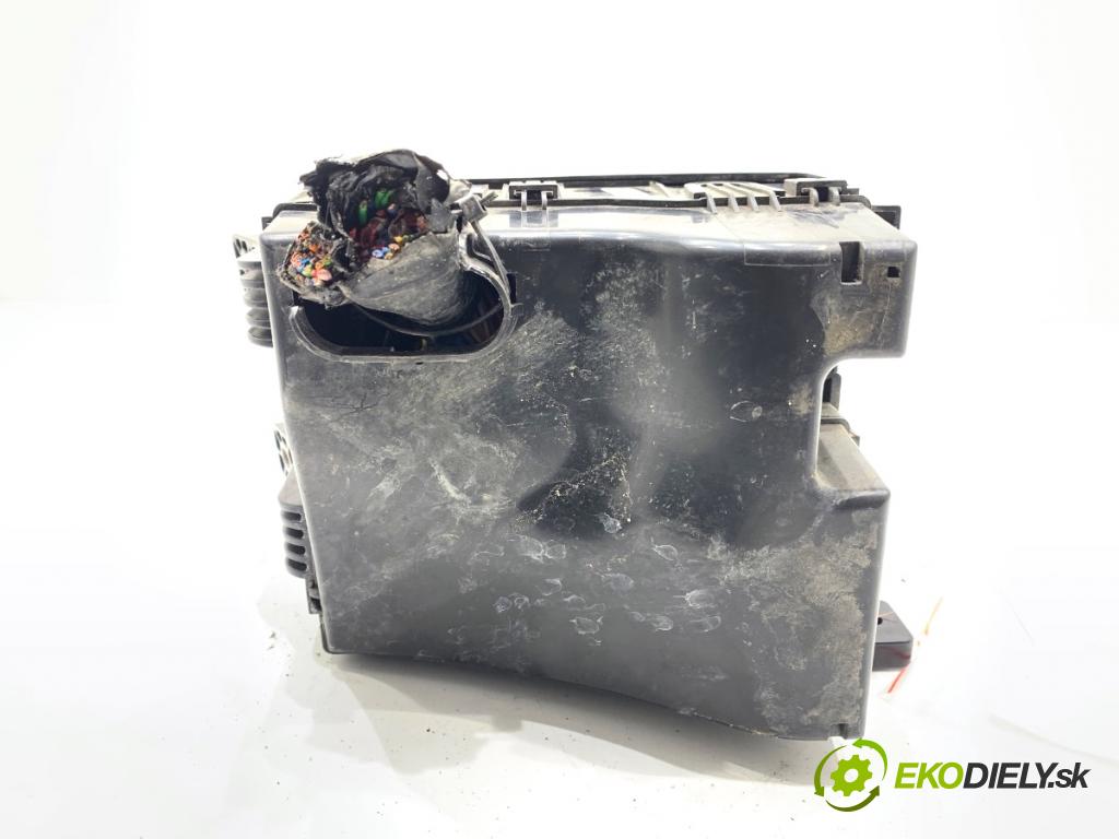 KIA SPORTAGE III SUV 2013 191 kW 2.0 AWD 1998 skříňka poistková 91950-2S010 (Pojistková skříňka)