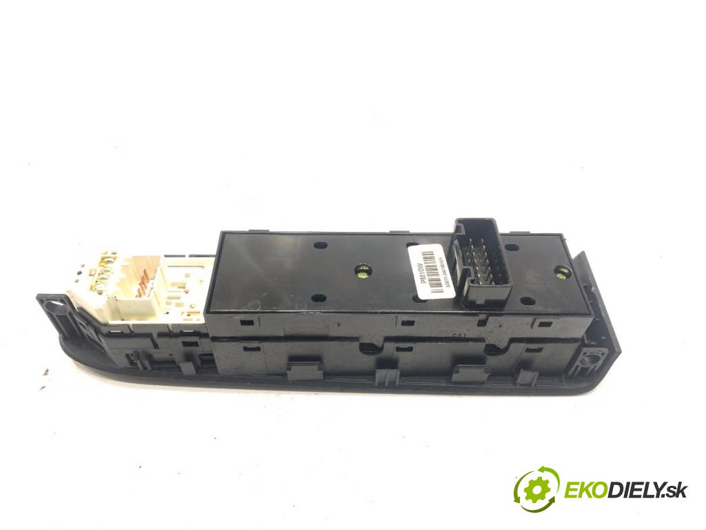 KIA SPORTAGE III SUV 2013 191 kW 2.0 AWD 1998 Prepínač okien 93570-3W100WK (Prepínacie páčky pod volantom)