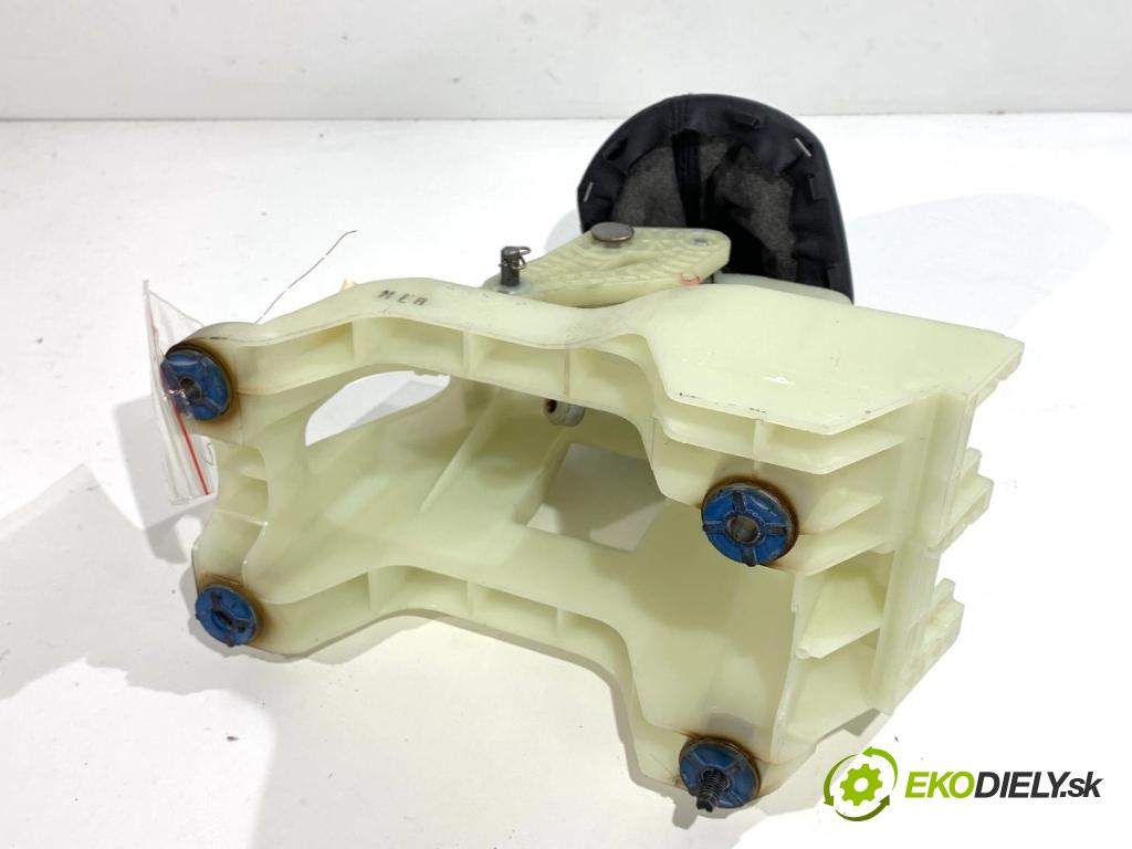 KIA SPORTAGE III SUV 2013 191 kW 2.0 AWD 1998 Kulisa 43700-3WXXX (Rýchlostná páka (kulisa))