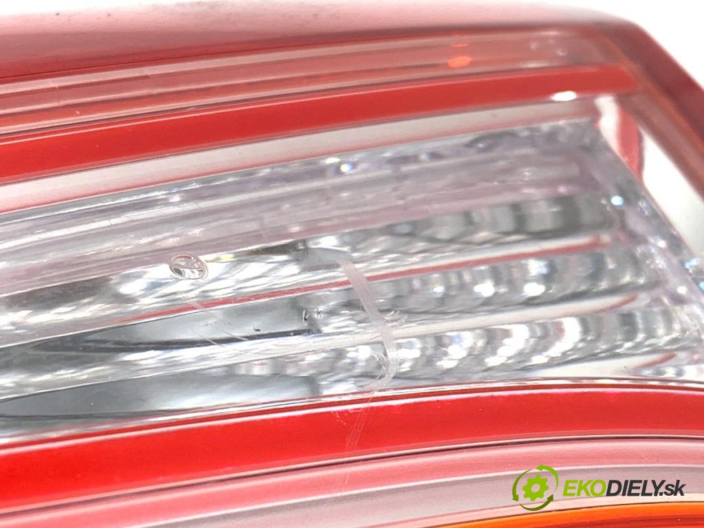 KIA SPORTAGE III SUV 2013 191 kW 2.0 AWD 1998 Svetlo zad pravá vnútorná (Kľučka dverí ostatné)
