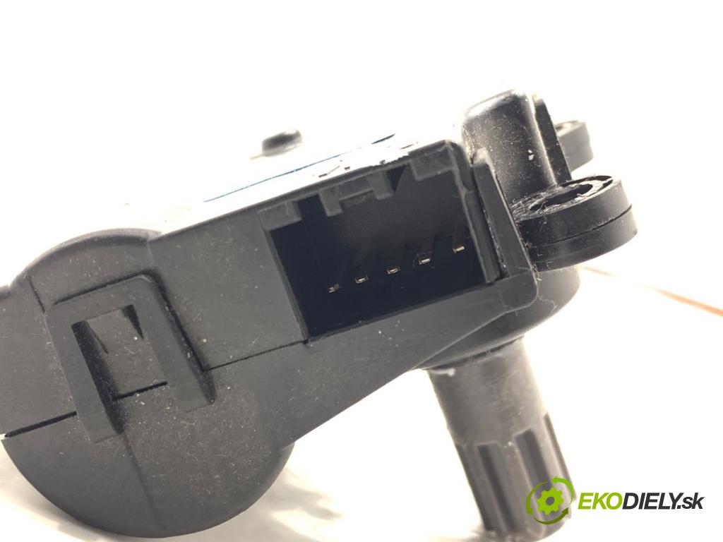 KIA SPORTAGE III SUV 2013 191 kW 2.0 AWD 1998 Motor kúrenia D332-JY9AA02