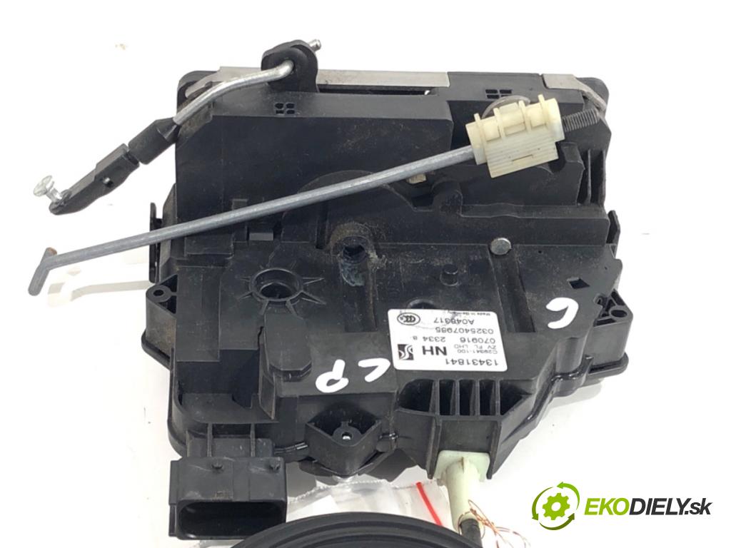 OPEL CORSA E liftback 2016 66 kW 1.4 (08, 68) 1398 zámok Dvere ľavy predný 13431841