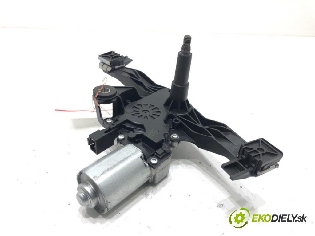 OPEL CORSA E liftback 2016 66 kW 1.4 (08, 68) 1398 Motor stieračov zad 
