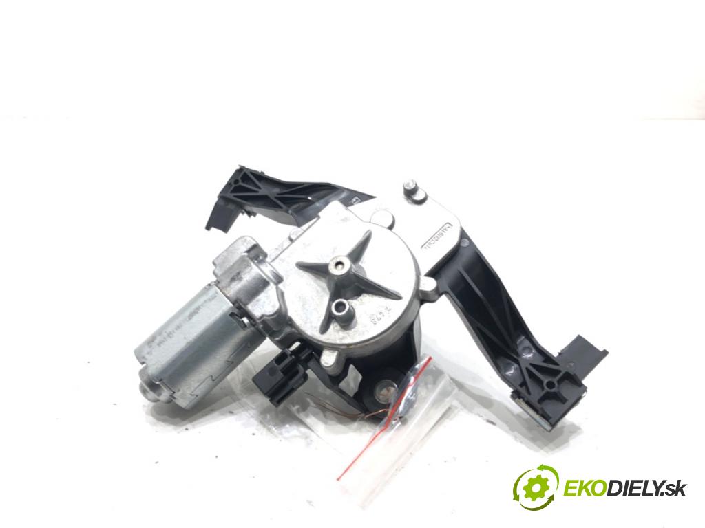OPEL CORSA E liftback 2016 66 kW 1.4 (08, 68) 1398 Motor stieračov zad