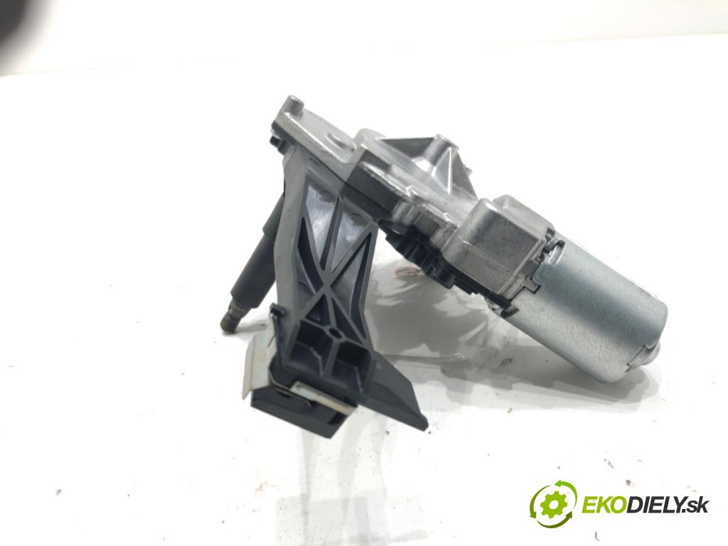 OPEL CORSA E liftback 2016 66 kW 1.4 (08, 68) 1398 Motor stieračov zad