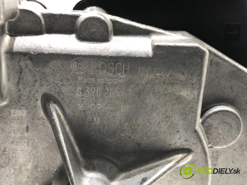 OPEL CORSA E liftback 2016 66 kW 1.4 (08, 68) 1398 Motor stieračov zad