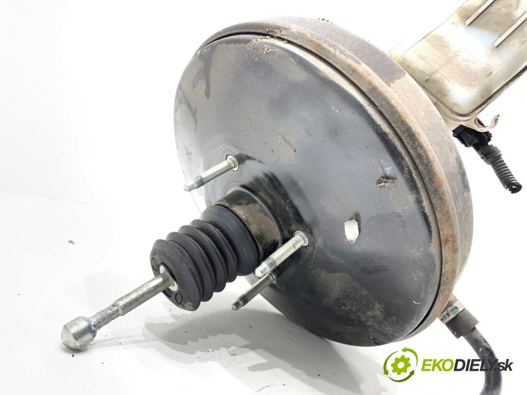 OPEL CORSA E liftback 2016 66 kW 1.4 (08, 68) 1398 Posilovač bŕzd 39012510 0204J00042