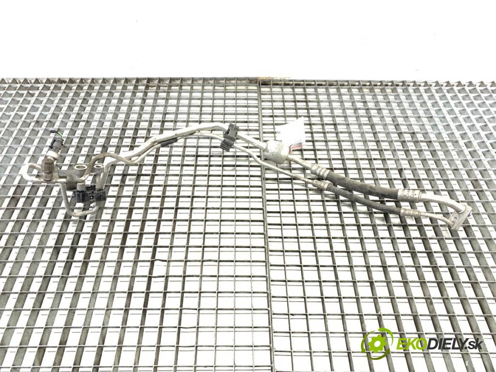 OPEL CORSA E liftback 2016 66 kW 1.4 (08, 68) 1398 rúrka klimatizace  (Trubka klimatizace)