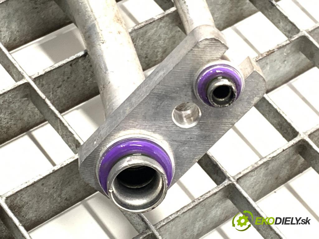 OPEL CORSA E liftback 2016 66 kW 1.4 (08, 68) 1398 rúrka klimatizace  (Trubka klimatizace)