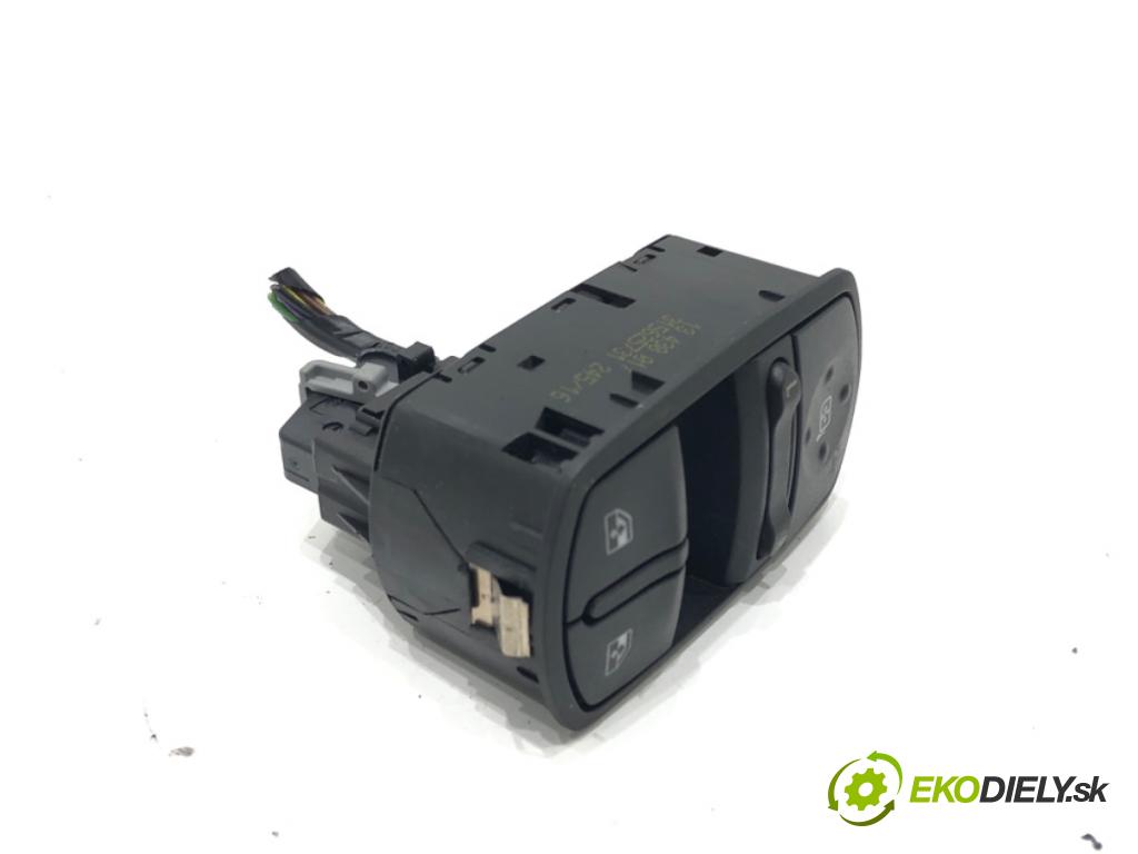 OPEL CORSA E liftback 2016 66 kW 1.4 (08, 68) 1398 Prepínač okien 13430017 (Prepínacie páčky pod volantom)