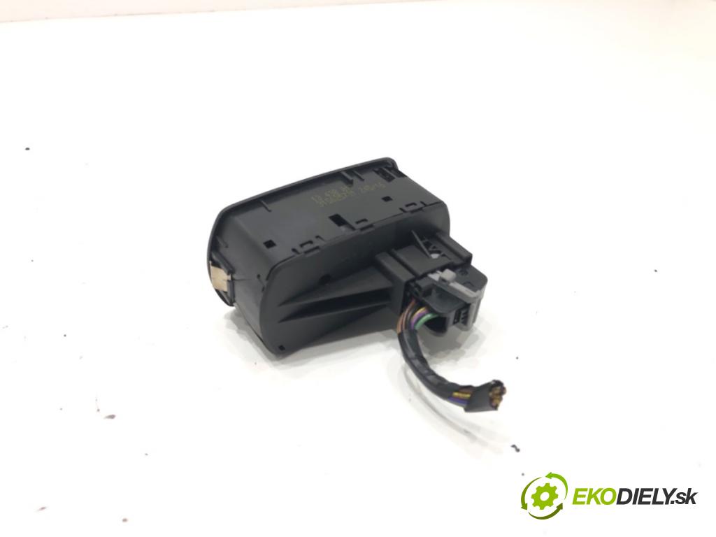 OPEL CORSA E liftback 2016 66 kW 1.4 (08, 68) 1398 Prepínač okien 13430017 (Prepínacie páčky pod volantom)