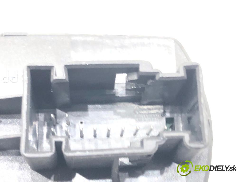 OPEL CORSA E liftback 2016 66 kW 1.4 (08, 68) 1398 Prepínač okien 13430017 (Prepínacie páčky pod volantom)