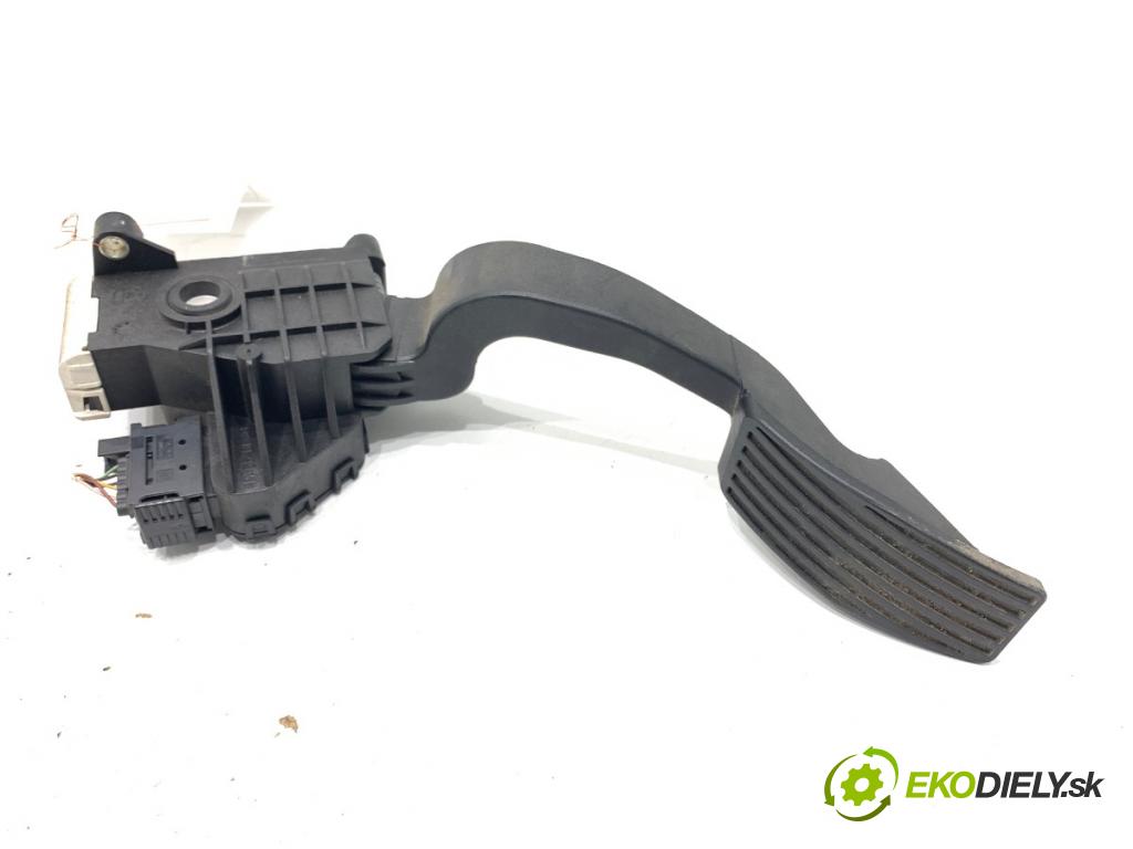 OPEL CORSA E liftback 2016 66 kW 1.4 (08, 68) 1398 Potenciometer plynu 13305804 (Potenciometer plynového pedálu)