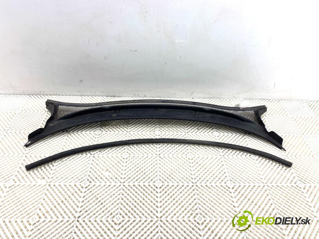 OPEL CORSA E liftback 2016 66 kW 1.4 (08, 68) 1398 torpédo plast pod čelní okno 13434158 (Plast pod čelním sklem)