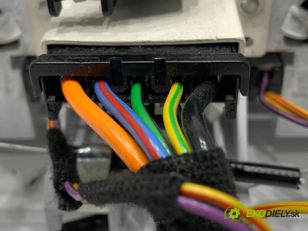 OPEL CORSA E liftback 2016 66 kW 1.4 (08, 68) 1398 Panel ovládania kúrenia 466119570 (Prepínacie páčky pod volantom)