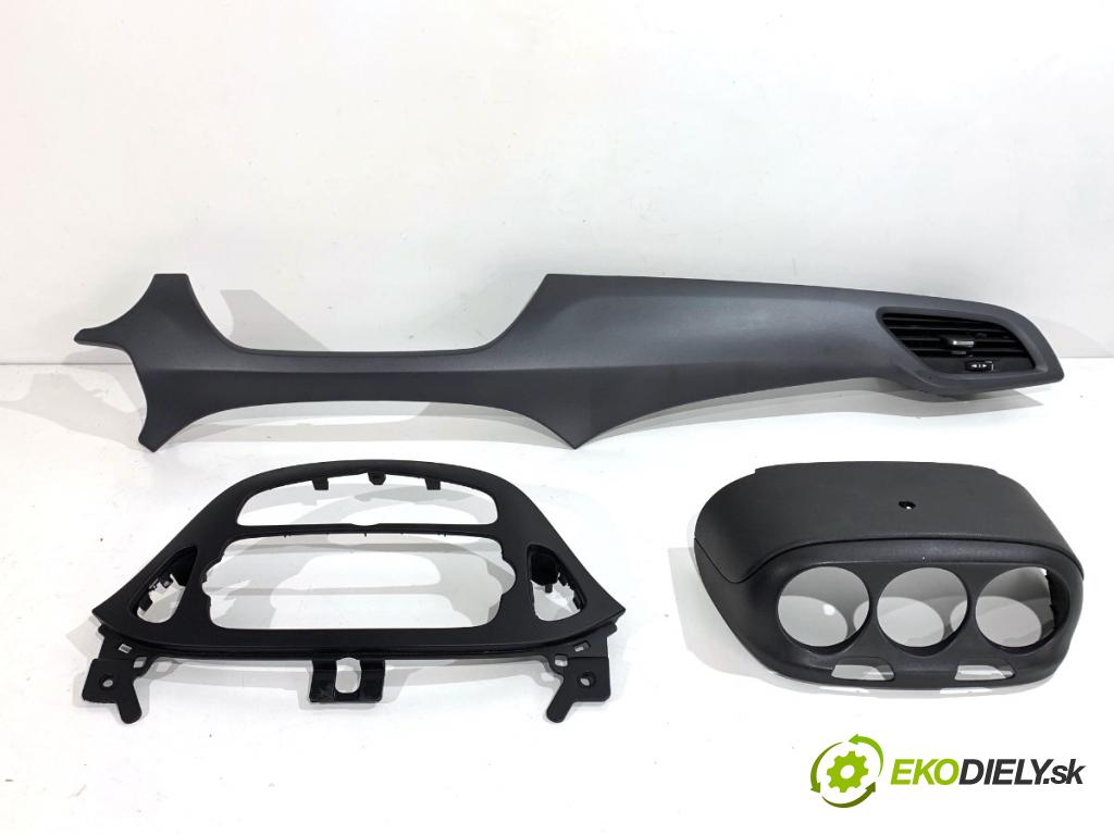 OPEL CORSA E liftback 2016 66 kW 1.4 (08, 68) 1398 lišty kryt 39050125 13391249 (Lišta)