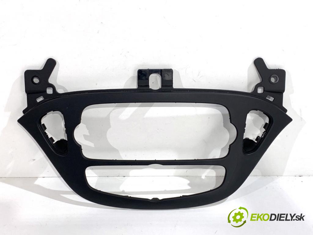 OPEL CORSA E liftback 2016 66 kW 1.4 (08, 68) 1398 lišty kryt 39050125 13391249 (Lišta)