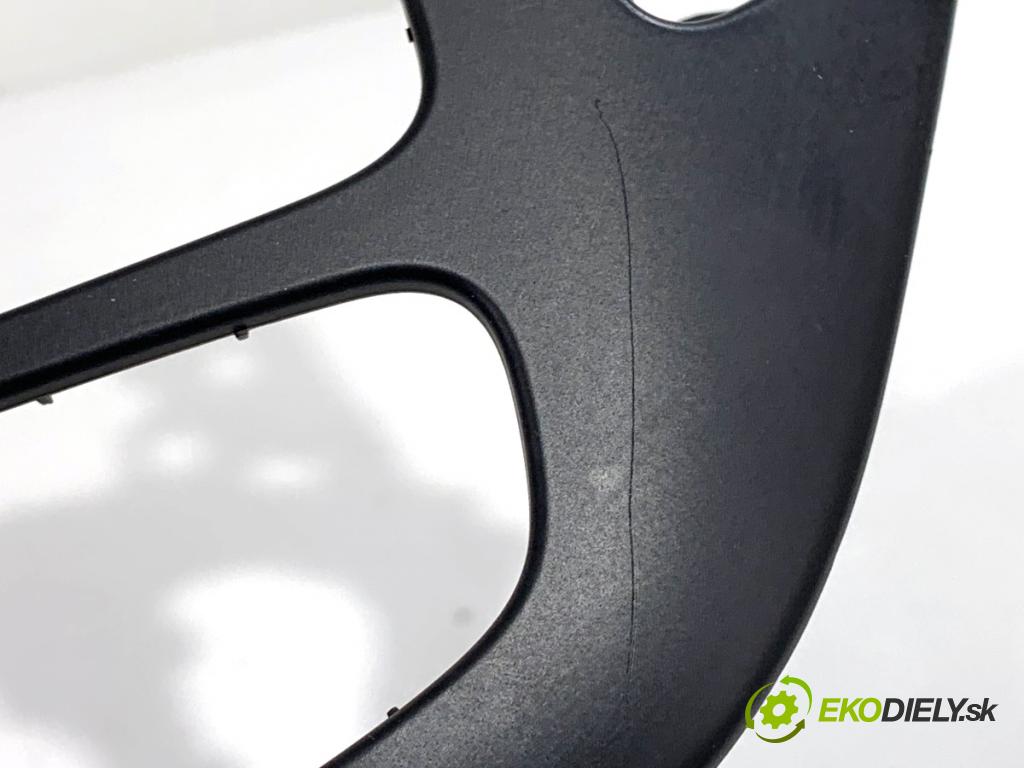 OPEL CORSA E liftback 2016 66 kW 1.4 (08, 68) 1398 lišty kryt 39050125 13391249 (Lišta)