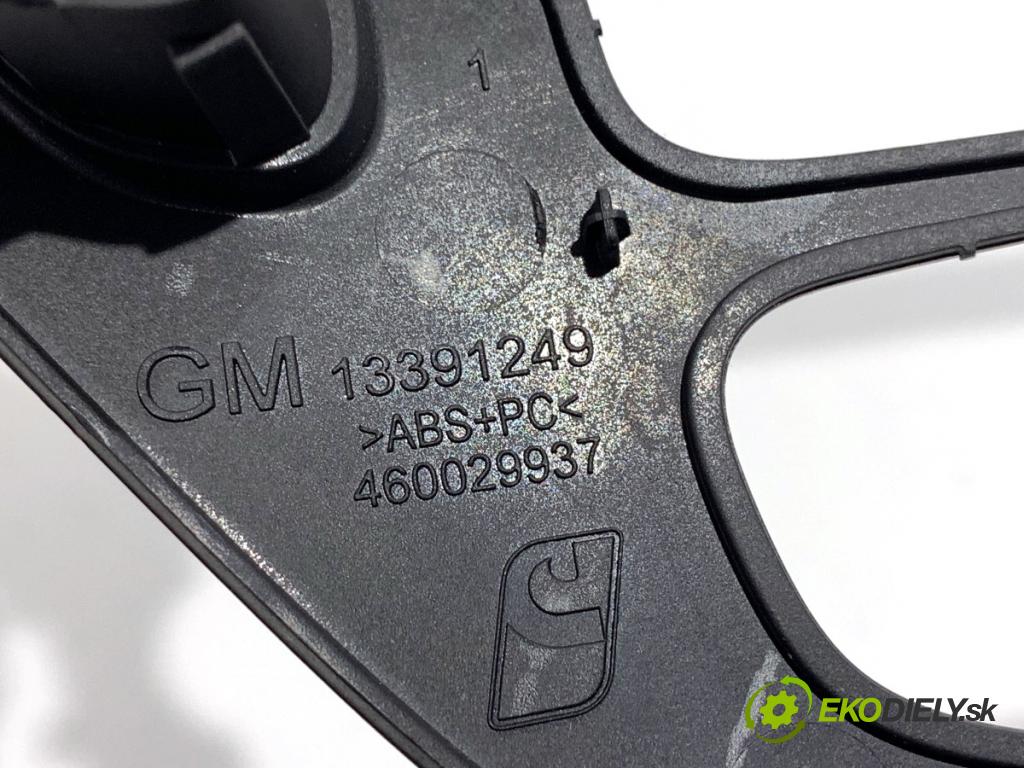 OPEL CORSA E liftback 2016 66 kW 1.4 (08, 68) 1398 lišty kryt 39050125 13391249 (Lišta)