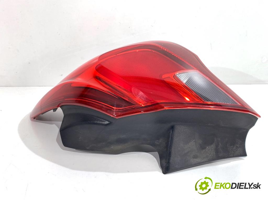 OPEL CORSA E liftback 2016 66 kW 1.4 (08, 68) 1398 světlo pravý zadní část 39012622